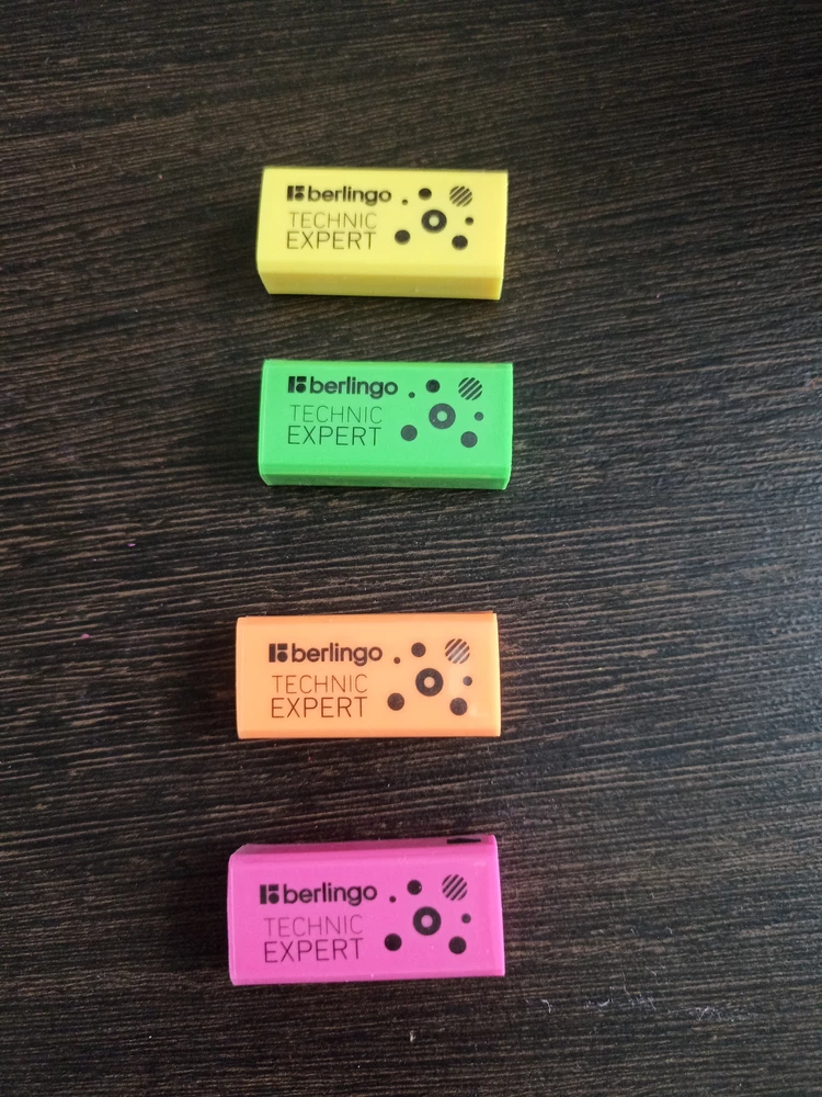 Классный ластик! Яркие цвета. Стирает хорошо, пятен не оставляет.