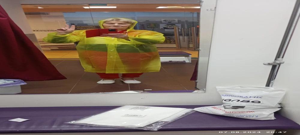 Неожиданно понравился.
Такой я и хотела.
Плотный
Все кнопочки на месте.
Щапаха не имеет.
Беру.
Рекоменбую