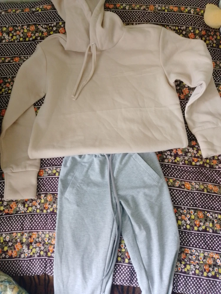 пришёл вообще не тот товар.
штаны другого цвета,размер очень маленький,никак не 44
подскажите,как оформить возраст,пробовала оформить заявку на возраст пишут,что ошибка.
товар не советую