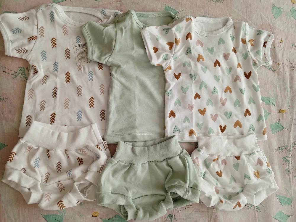 Взяла комплекты с трусиками. Ткань хорошая, заклёпки целые, швы ровненькие и запакован отлично. Спасибо продавцу, хорошо продумывает момент доставки - всё целое. Всё отлично, берите. 👍👍👍👍👍