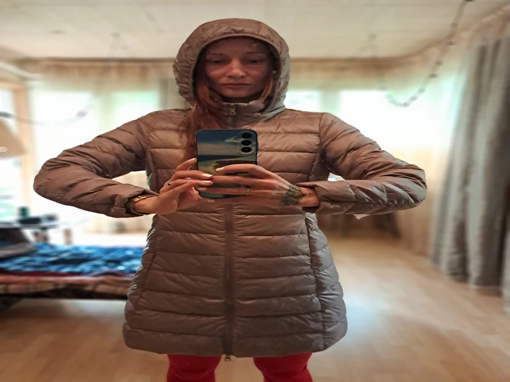 Отличная тонкая пуховка. На холодные летние ночи/утра или осень