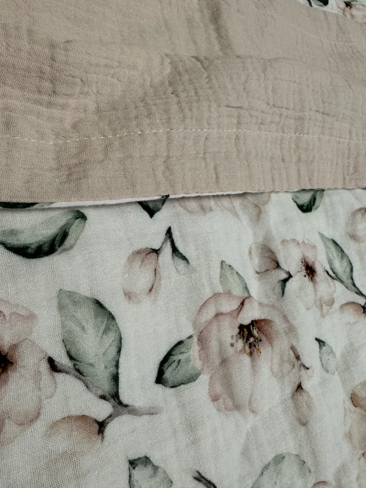 Нежнейший пледик, отличное качество. Можно использовать очень долго и даже в качестве полотенца