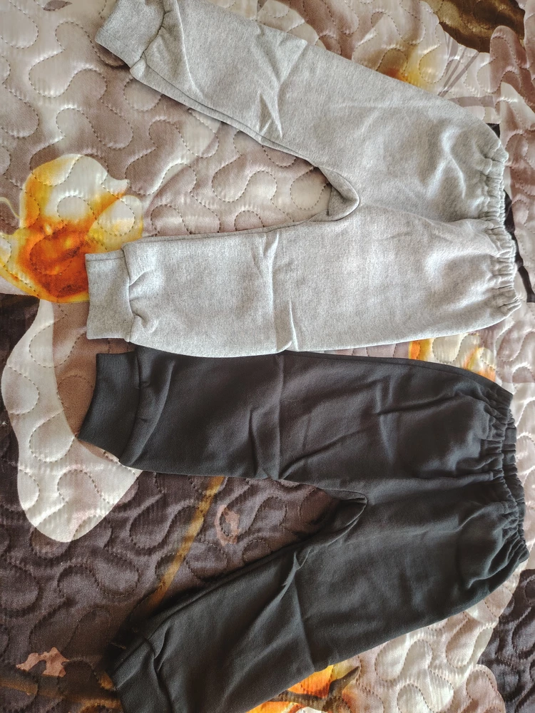 Быстрая доставка. Хорошее качество штанов и пошива в целом, присутствует небольшой начес. На талии можно отрегулировать если самому сделать отверстие чтобы укоротить резинку. На рост 66 размер 74 подошёл идеально.