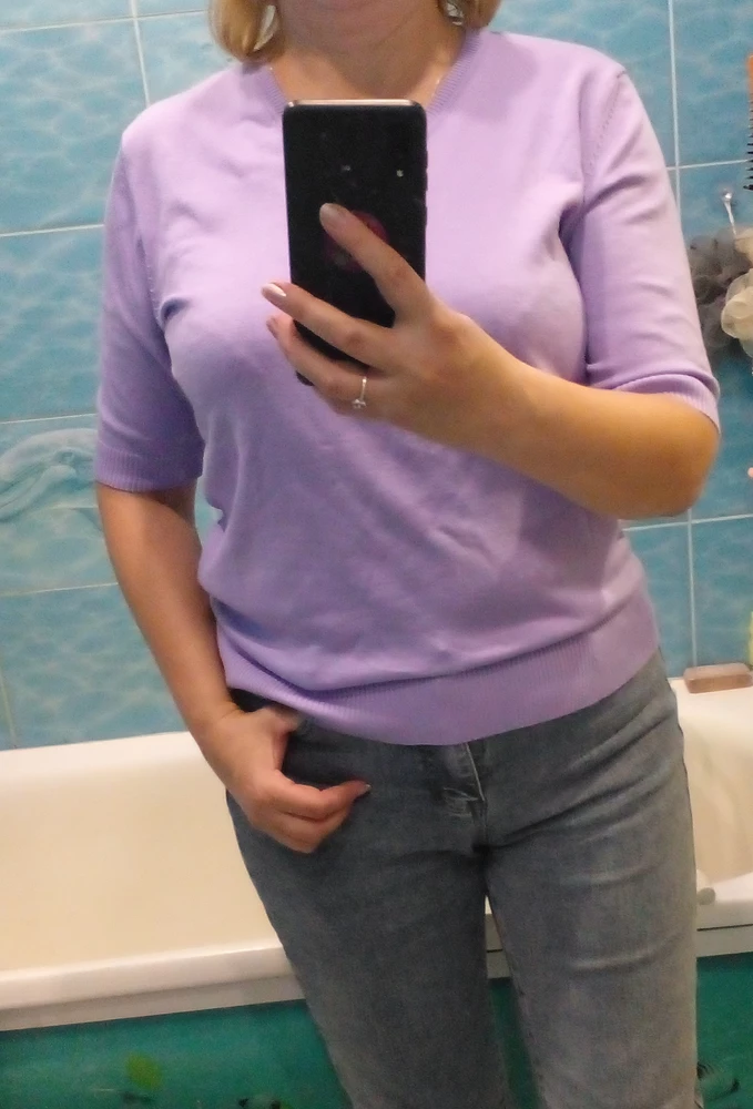 Отличная. Приятный освежающий цвет! Размер 48/50 отлично подошел на мой 50-52. Приятна к телу. Единственное- отвратительная упаковка. В пакете кофта была скручена чуть ли не узлом. Сильно мятая. К качеству товара нареканий нет. Обязательно еще закажу в другом цвете