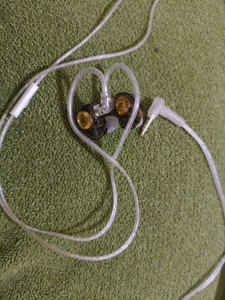 Наушники не плохие но микрофон чуть моросит а я их брал именно изо него ну в целом свою суму оправдывают 👍😁