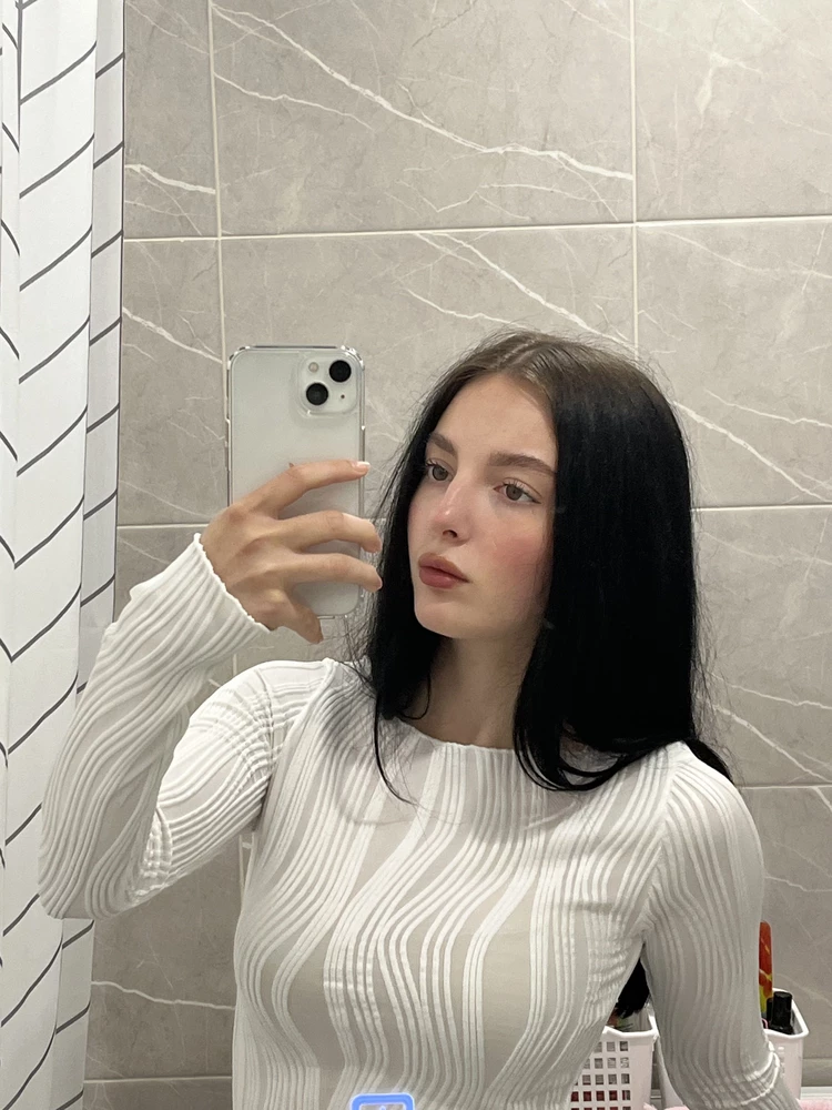 Очень милая кофточка, приятная к телу