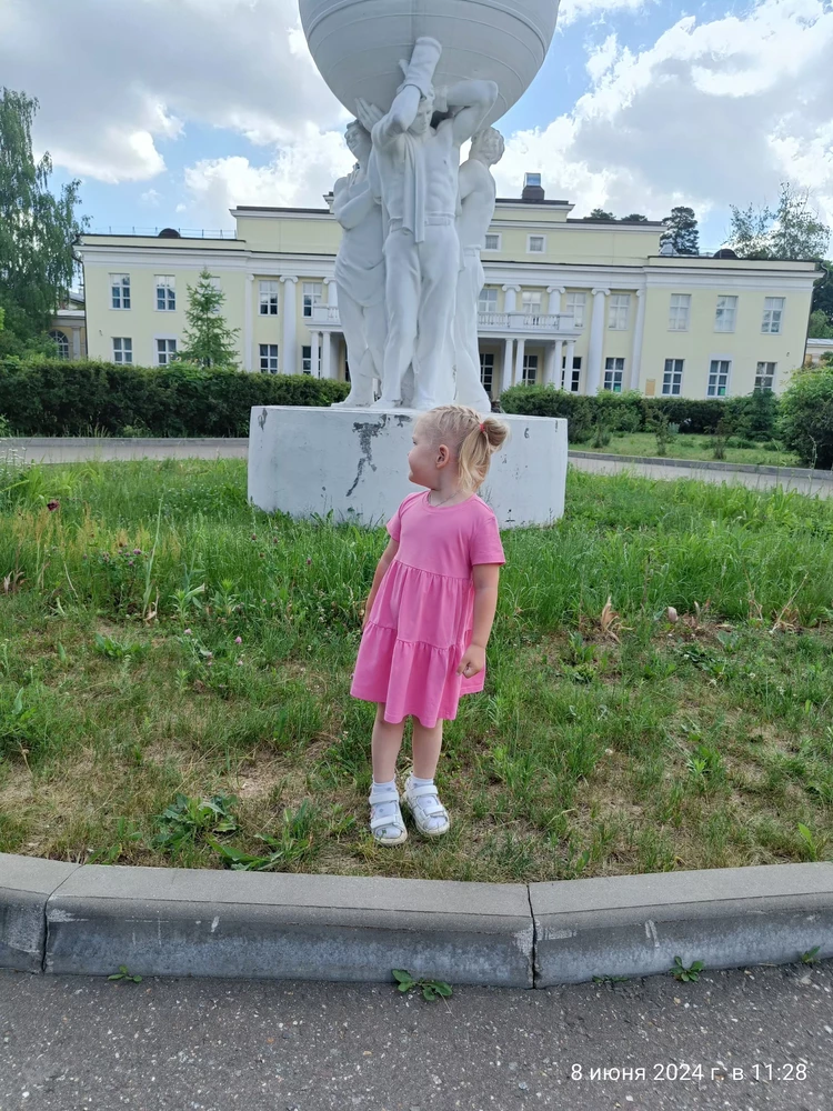 Платье очень нравится. Носим не первый месяц. Ребенку в нем комфортно!