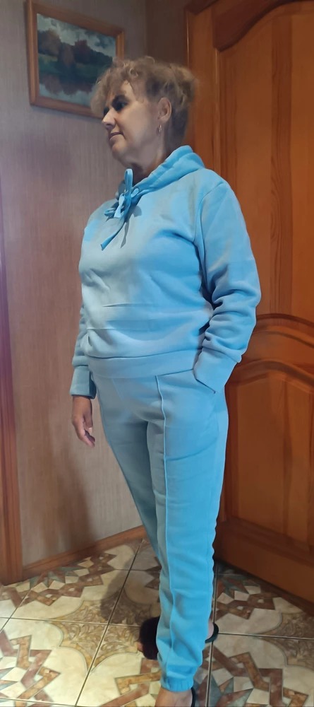 Замечательный костюмчик, теплый и цвет очень приятный. Он как раз такой как мне и нужен был. И размер подошёл. Спасибо , буду носить с удовольствием