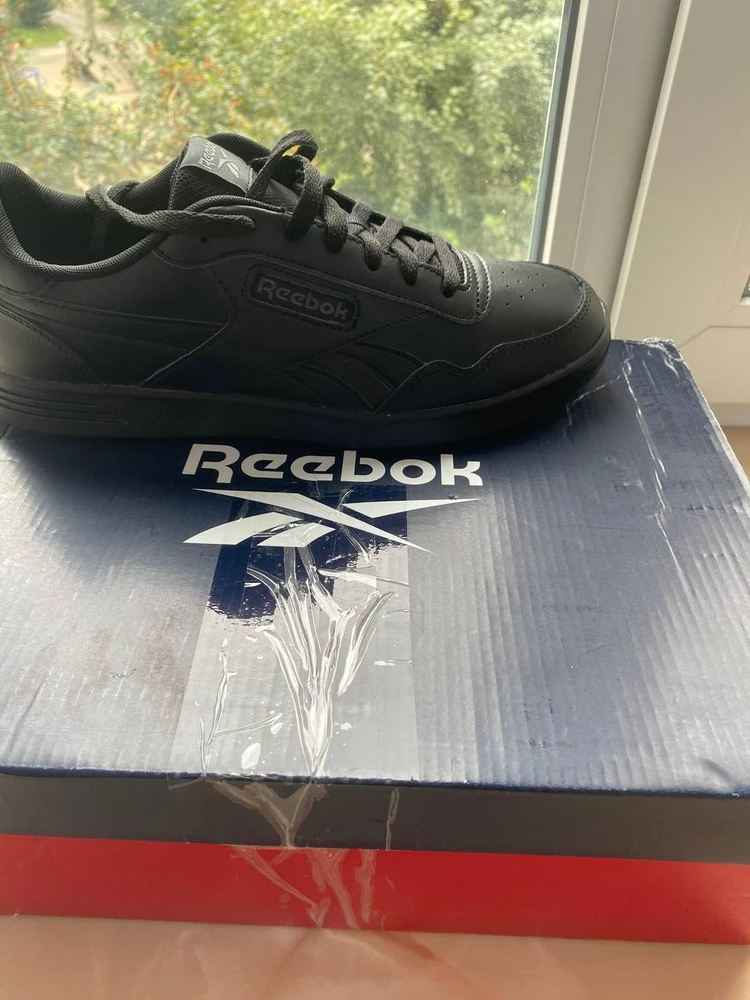 Приветствую продавца. Заказал кроссовки Puma, а пришли Reebok (переплатил 800 рублей). Хочу узнать у продавца, что мне делать. Отправлять на возврат и докидывать на те же кроссовки большую сумму не охота, да и ждать когда деньги вернуться, а потом ждать доставку тоже не охота. Спасибо за предоставленный геморрой.