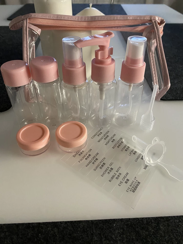 Давно хотела себе такой набор в дорогу, не нужно брать большие обьемы флаконов,очень удобно взять в поездку на выходные и в командировку в самолет , спасибо продавцу