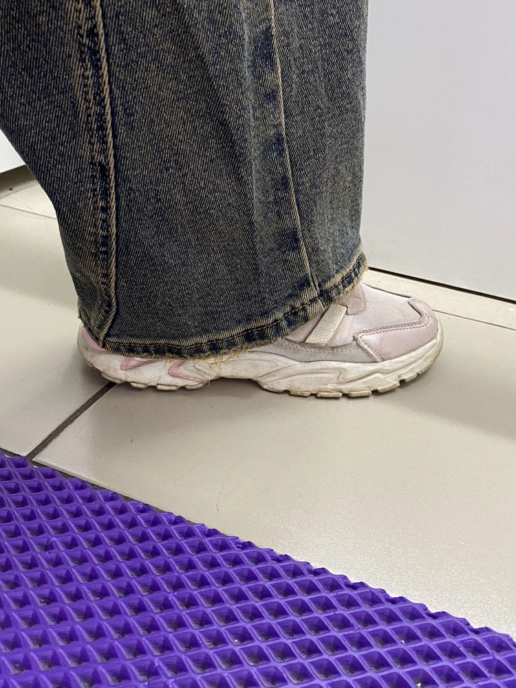 Это вторые мои джинсы этого бренда. Багги моя отдельная любовь, а с таким качеством любовь на всю жизнь❤️
Тянутся в меру, сидят свободно, движения не сковывают👍