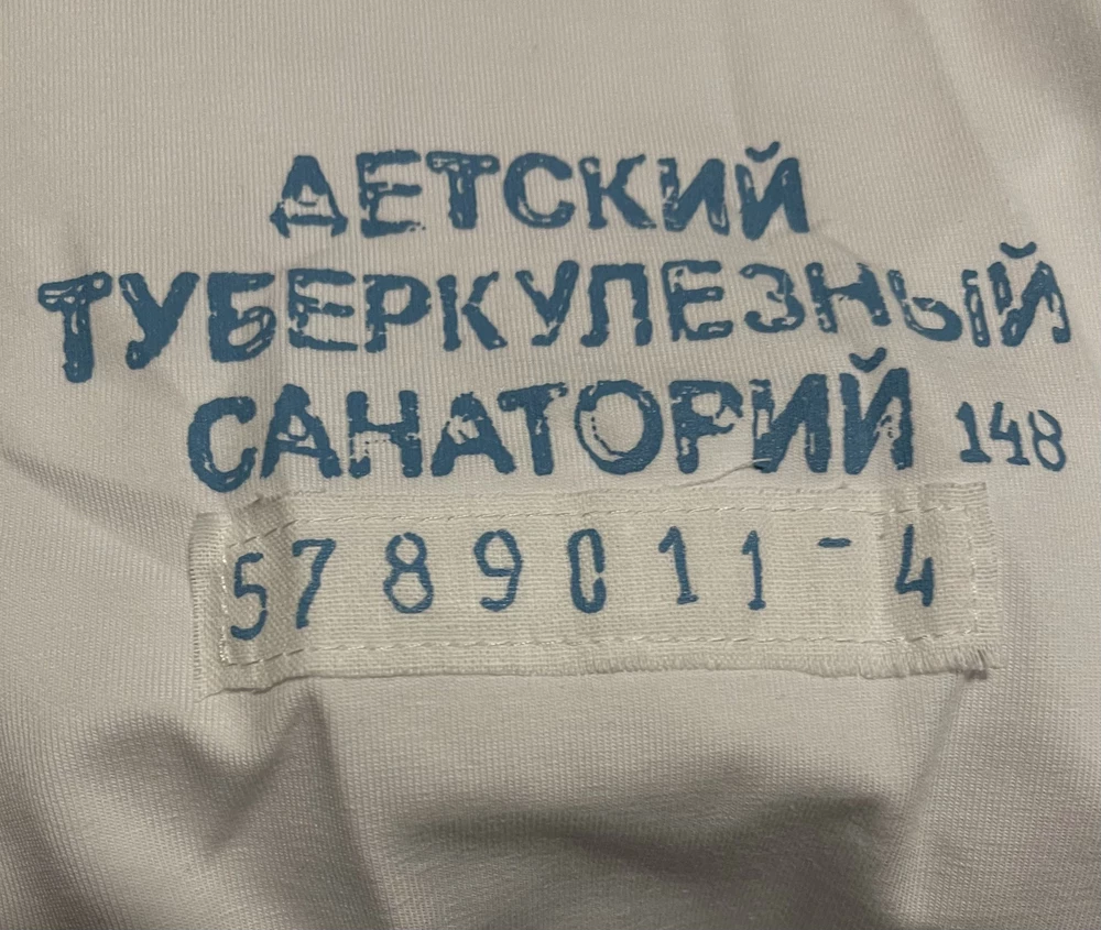 Футболка огонь. Качество хорошее. Брала мужу на подарок.
Есть одно «но», оно  касается девок с тоналкой. Будьте  ***  уважительнее к вещам и  не пачкайте все вокруг!