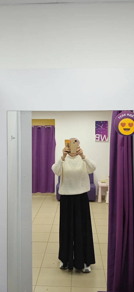 Нитки торчат прям пучками, особенно подмышки. Но всё равно взяла выглядит просто очень стильно, красиво. Ну просто прелесть и восторг. Закажу ещё в другом цвете. Спасибо🙏💕