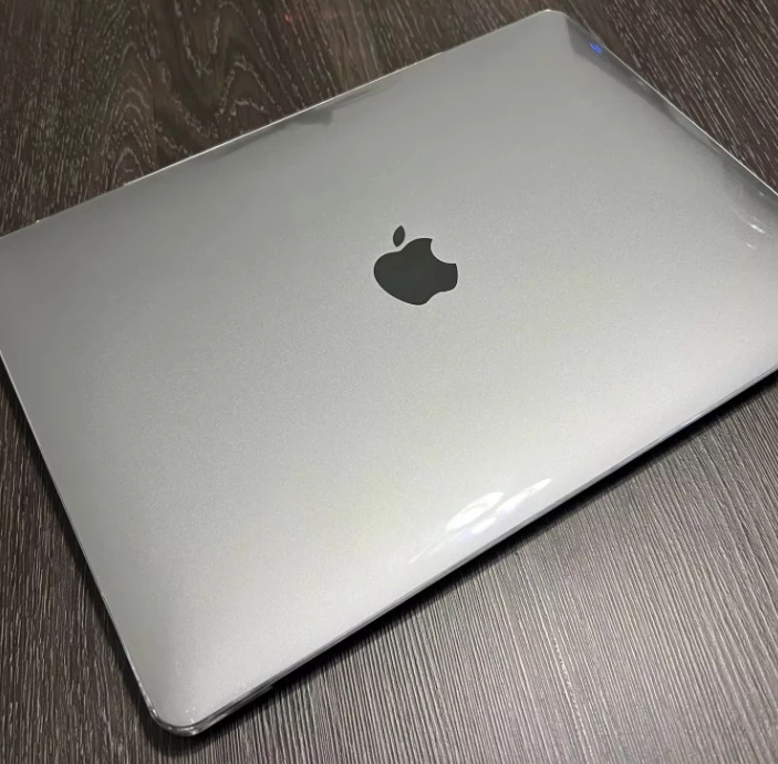 хороший чехол, подошёл на macbook pro 13 отлично