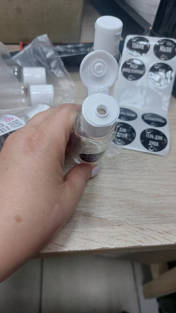 Хорошие бутылочки. Без крышки высота 8см.В меру прочный пластик. Довольна покупкой. Для поездок самое то. Рекомендую.