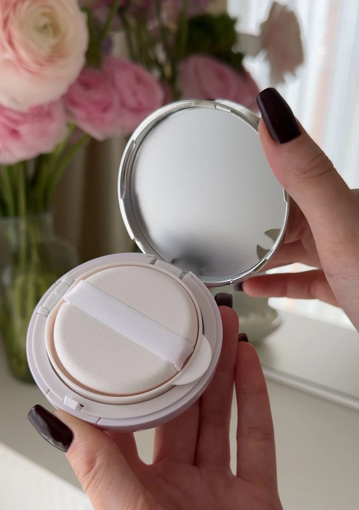 Очень удобный кушон ) есть сменная подушечка , выглядит красивенько. Можно заполнить чем угодно (крем , тоналка)  👌❤️