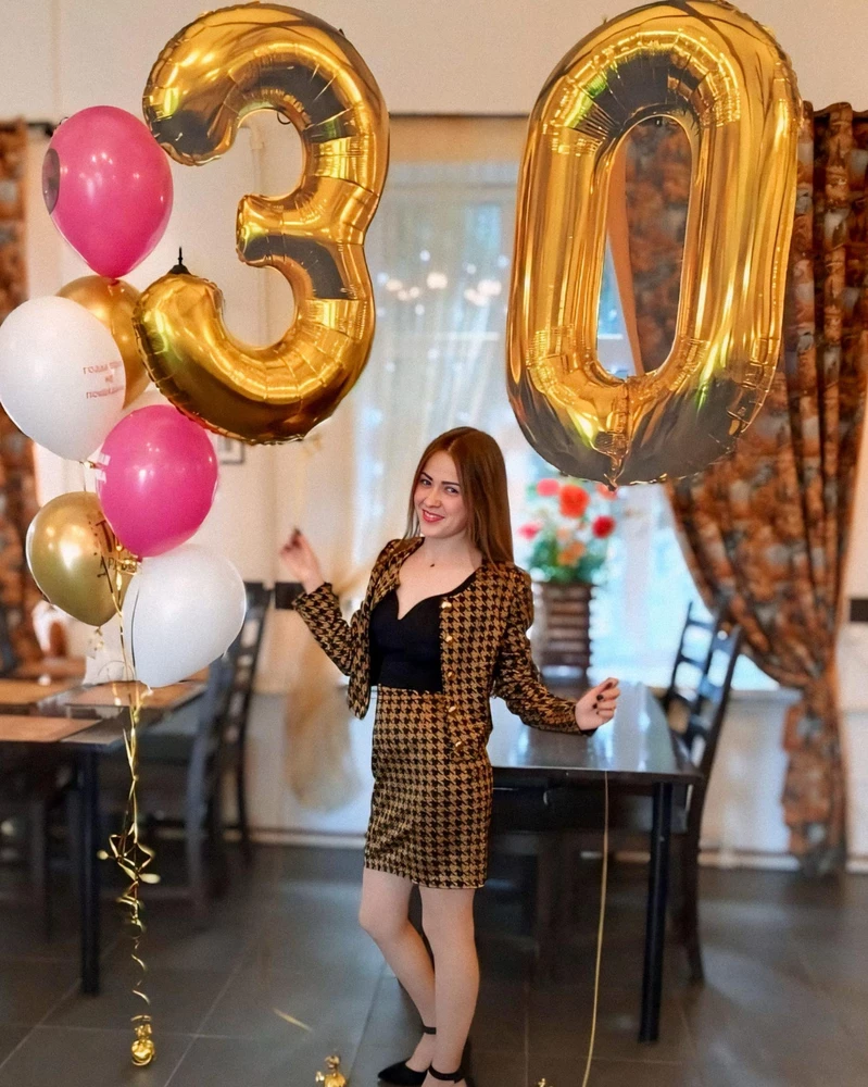 Брала себе на юбилей 🥳 осталось довольна очень удобный костюм 👌