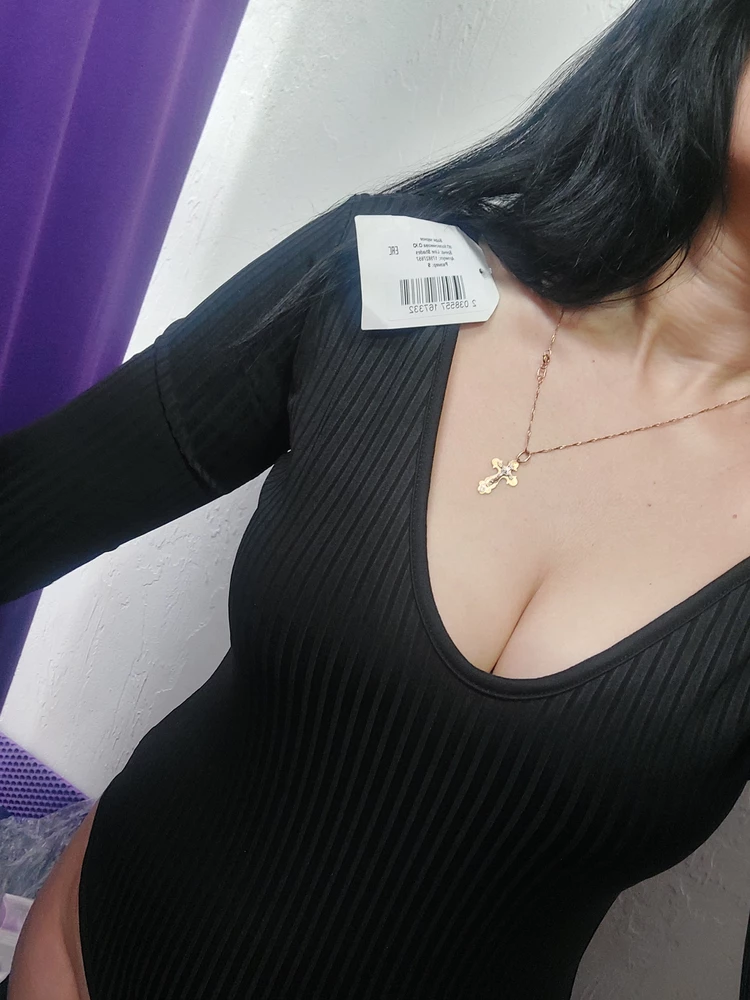 Хорошее боди. Ткань приятная к телу
телу. Уже есть костюм из такой ткани, поэтому хотела и боди. 44 оказалось чуть меньше, чем мой 44. Рукава узкие. Перезакажу на размер больше.