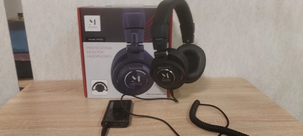 Долго искал наушники для плеера fioo x1-2 были akg k450 отдал сыну, на замену решил взять эту модель и непрогодал удобные, звук хороший все частоты присутствуют на быстрых треках немного захлебываются надеюсь  с прогревом ситуация исправится для электронной музыки пойдёт  👍 в общем покупкой доволин👍😄