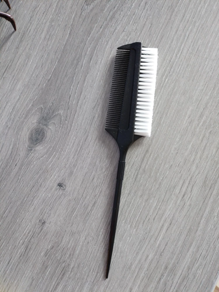 Расчёска отличная сделала хороший начёс, ей удобно разделять пряди.