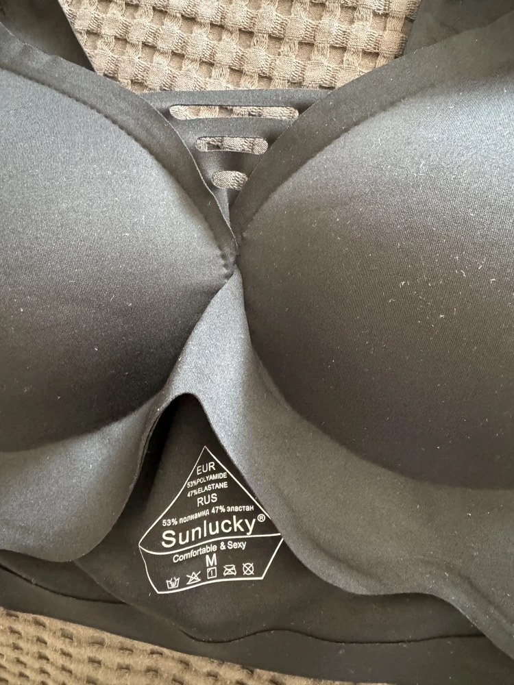 Отличный, очень удобный. Снимайте мерки под грудью, чтобы не давил. Описанию соответствует