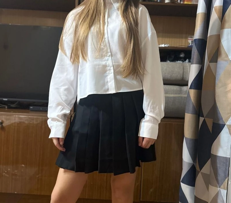 хорошая юбка, хорошо застегивается, вообщем не плохая)