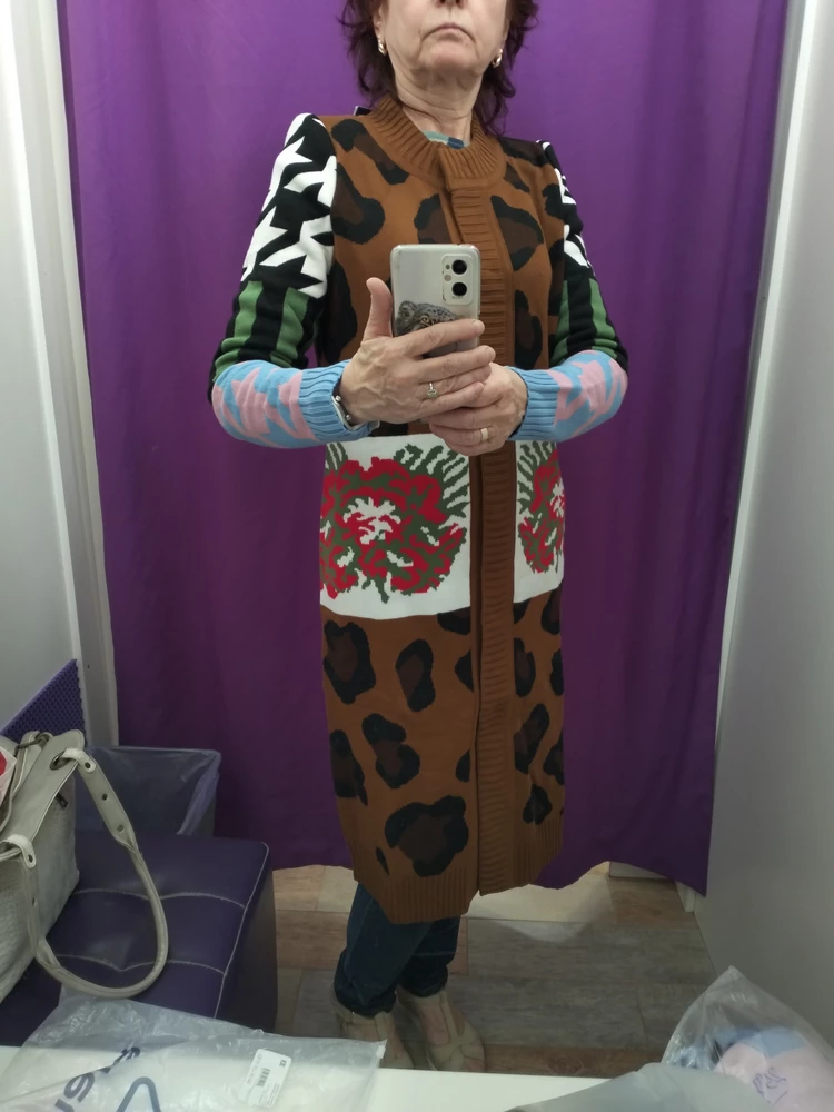 На мой размер 42-44рост 162 xs сел отлично ,по плечам и длине все хорошо. Очень понравилось качество,скорее как пальто ,чем кардиган. Очень довольна