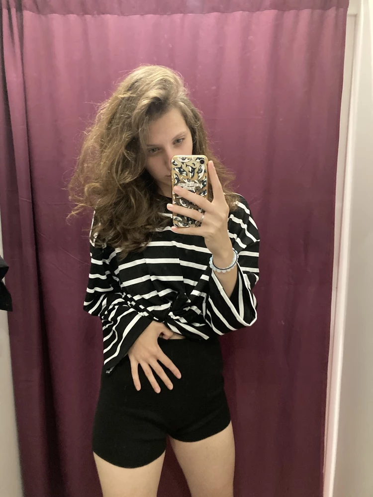 Просто бомба, очень мягкие, попа в них очень здорово выглядит, сидят потоясающе, заказала ещё эти же в белом варианте,честно говоря небо и земля, белые совсем не рекомендую, совсем неказистые