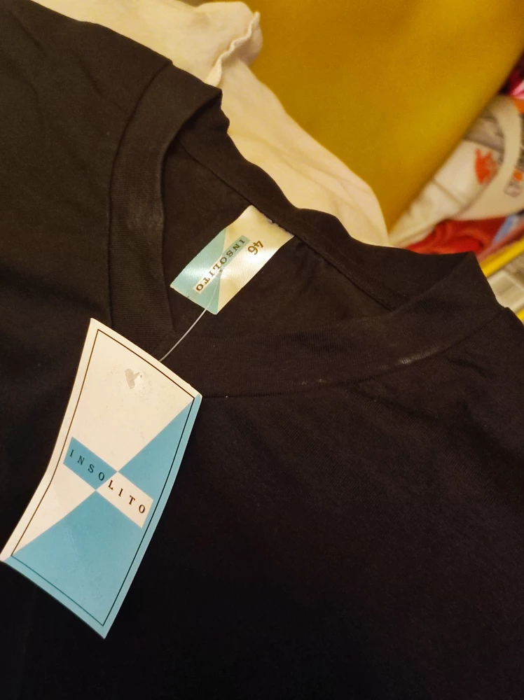 материал хороший, плотный, не тонкий. единственный минус - я заказал футболку без тонального крема 😂