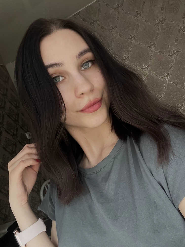 Получаются такие очень красивые локоны, но держаться всего пол часа-час. На укладку уходит много времени из-за того что нужно каждую прядь накручивать и держать (можно еще пальцы обжечь от горячего воздуха), на фен не подойдет, волосы будут разлетаться, а не наоборот всасываться