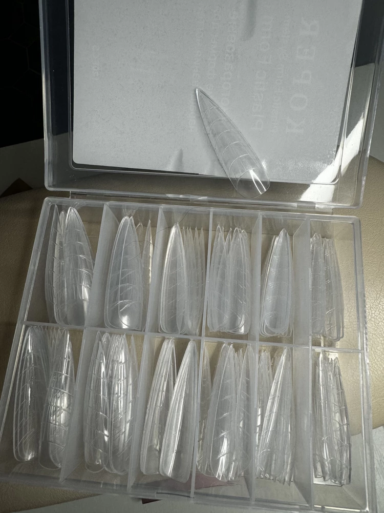 Отличные верхние формы, заказывала без отзывов, и боялась что придет не то что на картинке. Но все просто идеально,  большой палец реально большой, так что полойдет клиентам с широкой ногтевой пластиной, все как заявлено в описании. Я в восторге, за такую цену это просто подарок!