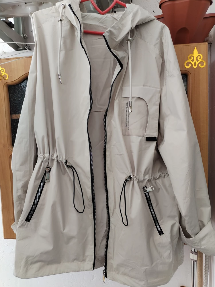 Идеальная курточка! На рост 176, об 116, от 90, ог 104 размер 54-56 сел хорошо. Хватит места и доя тёплого свитера. Прошиты отлично. Все затягивается. Очень понравилась.