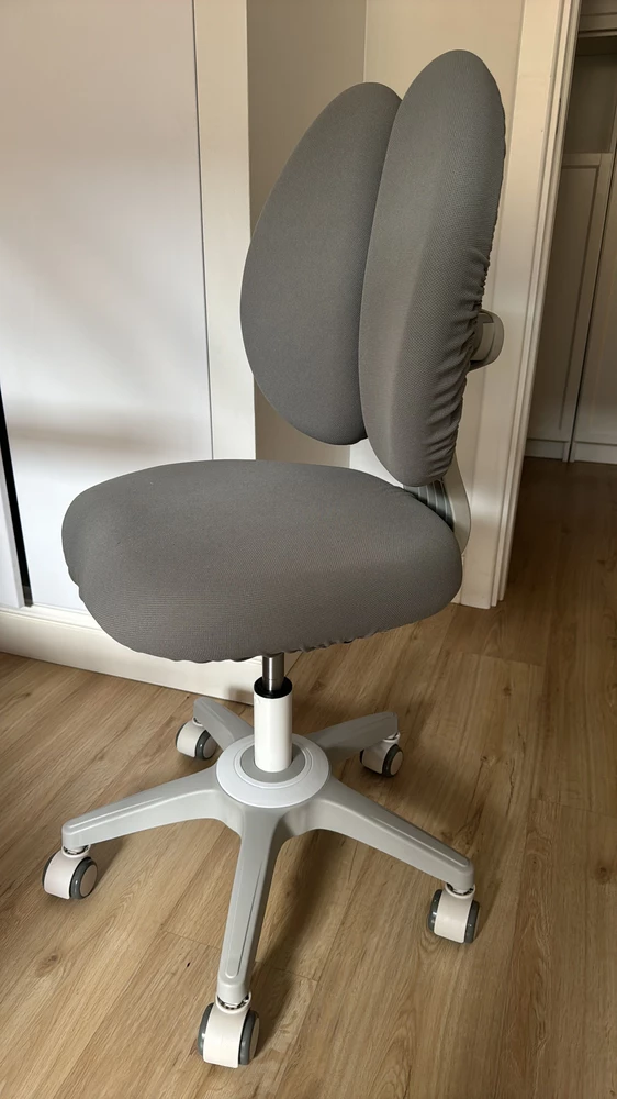 Отличный качественный стул. Сборка легкая, ребенок доволен!