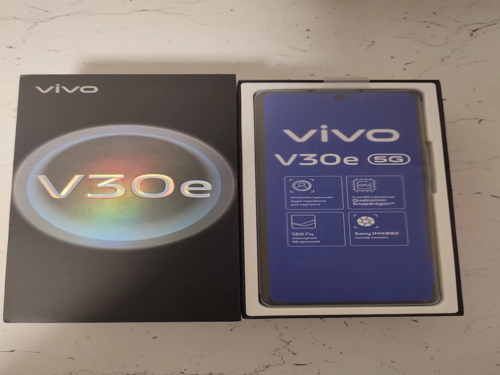 Поменяла телефон с vivo v21e, в старом уже просела батарея, и начал подтормаживать. 
От телефона в полном восторге! Все данные перенеслись корректно, работает плавно, изогнутый экран никакого дискомфорта не даёт, случайные нажатия исключены. Сразу прилетели обновления. Мне в vivo очень нравится  камера. Красивый мятный цвет.  Хотелось бы конечно стерео динамики и цены бы ему не было. И ещё пришлось помучиться с установкой карты памяти, не сразу поняли, как это сделать.  Телефон рекомендую, купила с хорошей скидкой.