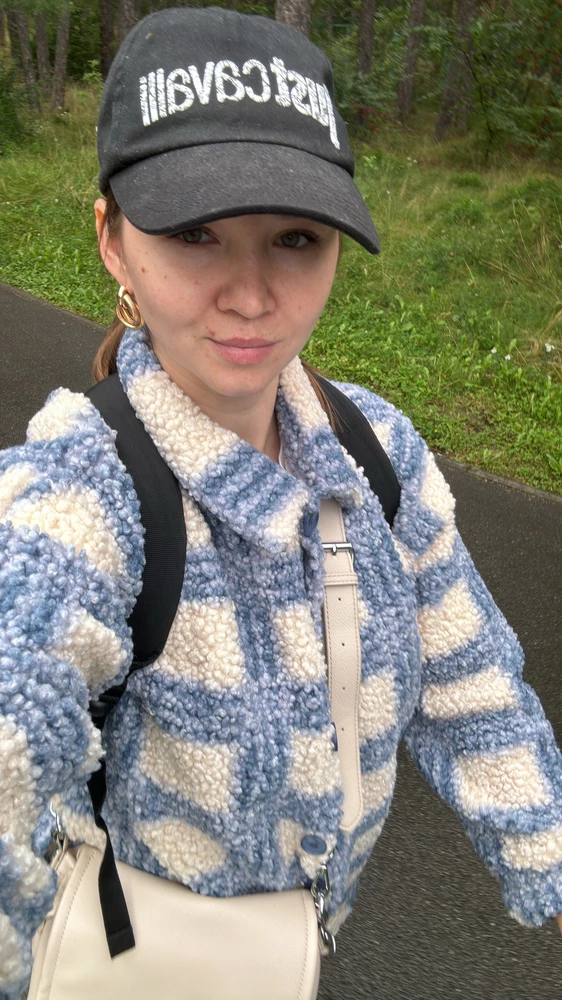 Хорошая кофта
+ 18 в лесу не холодно