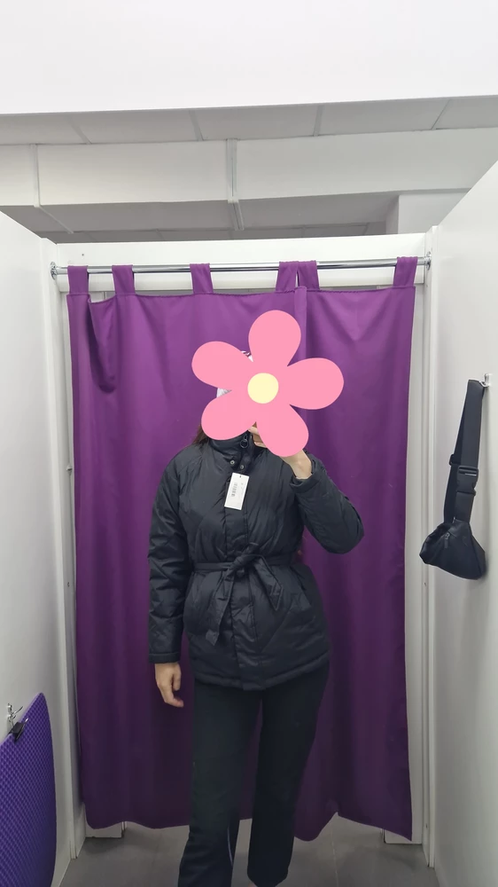 Куртка прекрасная, очень понравилось в ней всё, но искала длиннее. Рекомендую, если будет возможность, возьму ее на сменку другой 🤩