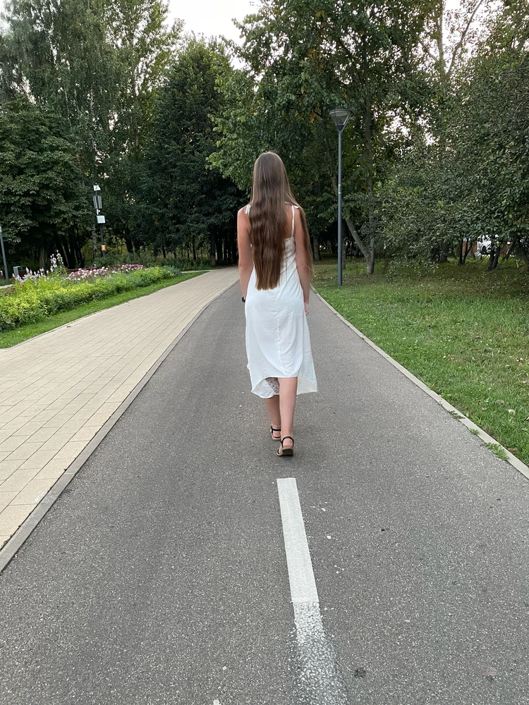 Я влюблена в это платье😍🥰 Качество пошива отличное, ткань очень приятная к телу, сама модель просто 🔝 Спасибо продавцу за такое бомбическое изделие❤️