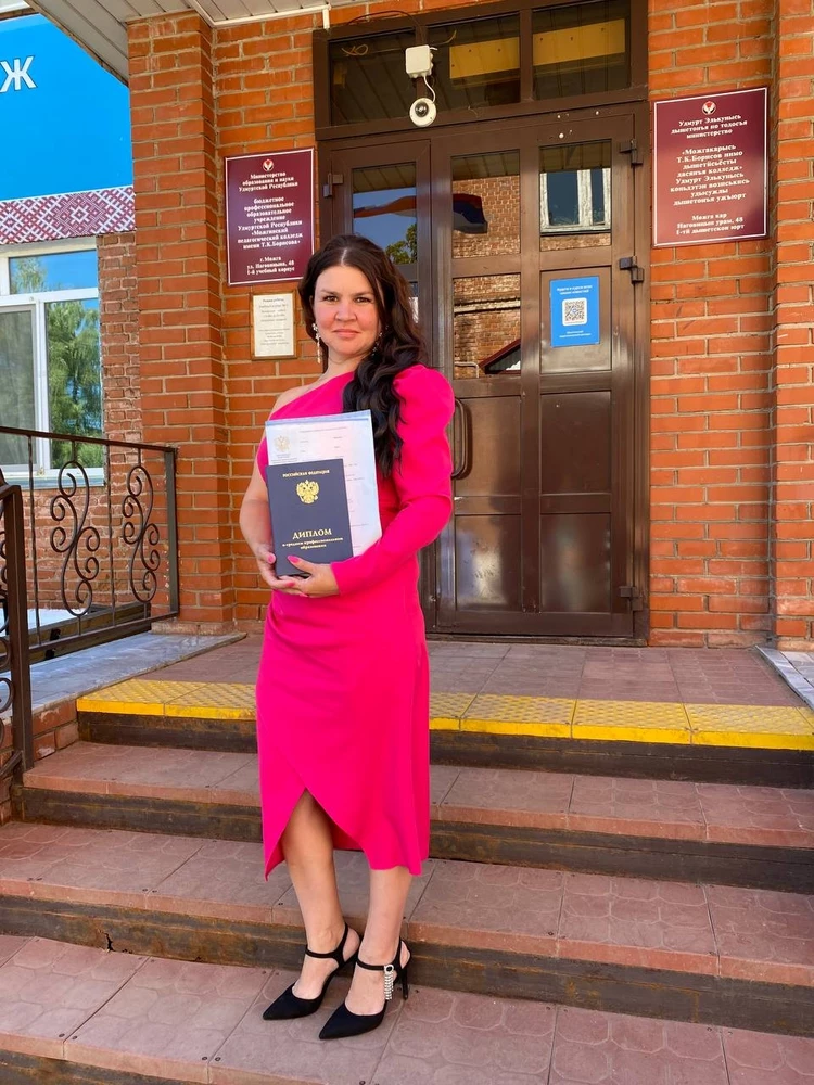 Платье  шикарное💯 цвет как на фото, размер подошёл