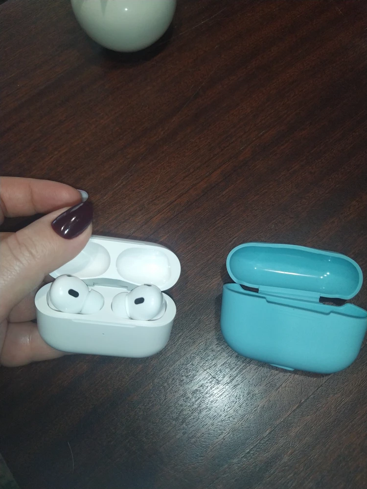 Наушники AirPods Pro! Классные, 🔊звук отличный, подключаются быстро! Очень понравились мне👌 Спасибо продавцу, за товар и за подарок-чехол! Рекомендую к покупке!!