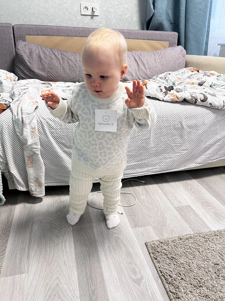 Очень мягкий на ощупь. В живую смотриться шикарно . Спасибо ❤️