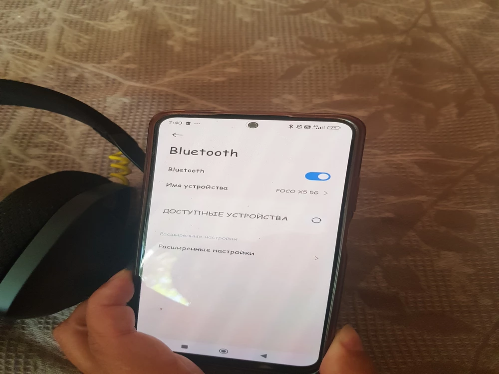 Наушники не подключаются к смартфону, пыталась оформить возврат, как брак, но продавец отказал, рекомендовали сбросить до заводских настроек,  как это сделать не сказал. Инструкции нет. К ноутбуку подключились через USB блок,  но нет звука совсем. Уважаемый продавец, если у вас невозвратный товар и случаются глюки, будьте добры организовать нормальную поддержку.