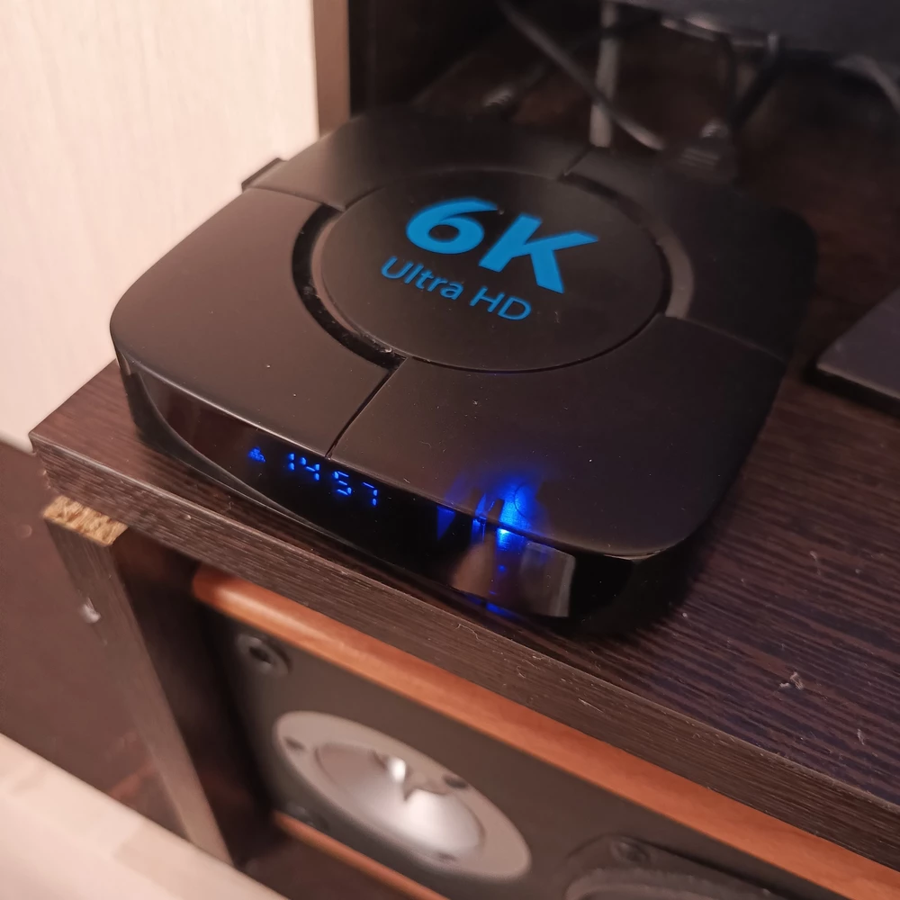 Отличная приставка. Всё тянет, шустрая. Некоторые приложения нельзя установить, но ставятся через apk