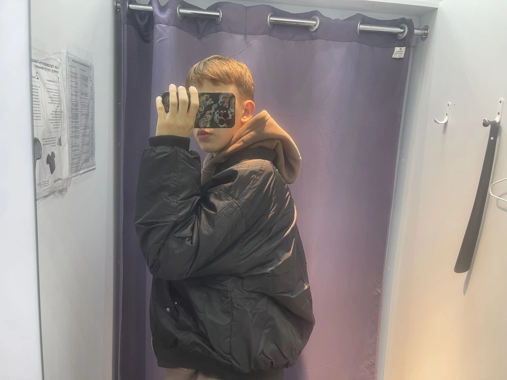 короче куртка теплая и по качеству явно проживет пару сезонов 100%.