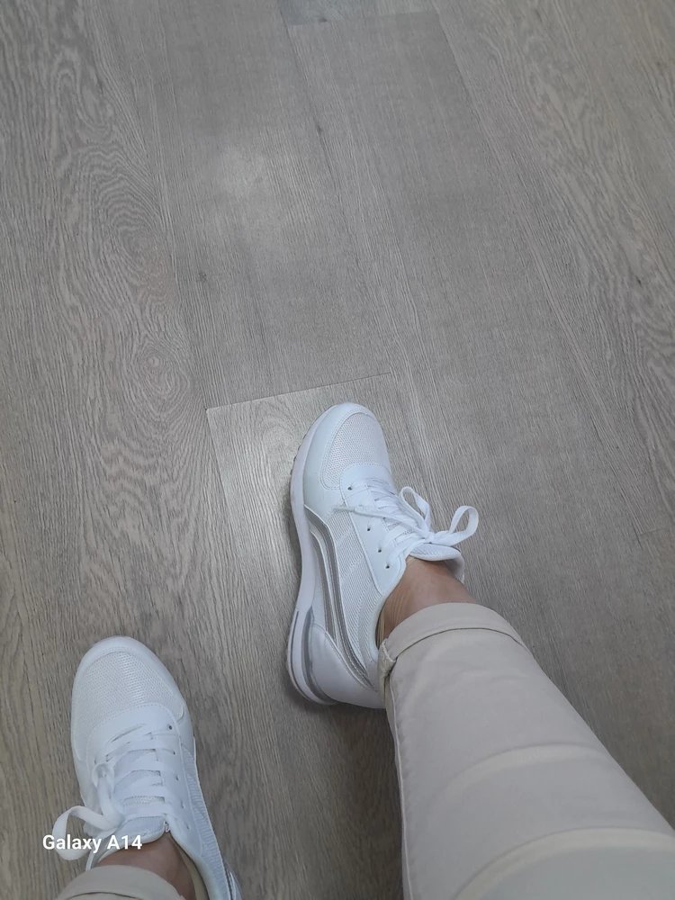 Спасибо продавцу, хорошие кроссовки, спасибо за подарок