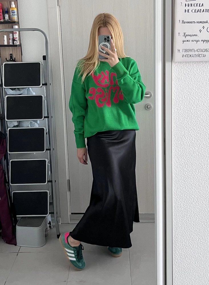 Свитер тонкий и при этом тёплый, идеально на осень-зиму-весну! Большое спасибо продавцу за качественный товар по приятной цене!