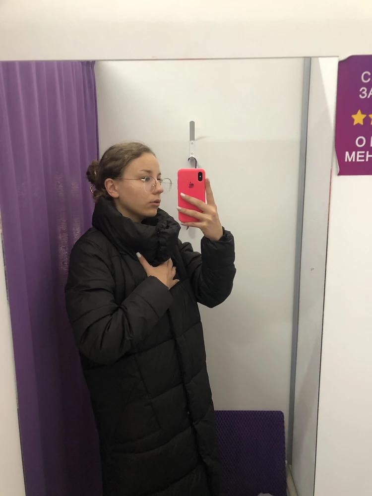 Неплохая куртка, теплая, на свой 42, заказала 44. Понравилось как села, ворот странный немного правда, но за эти деньги очень даже хорошо.