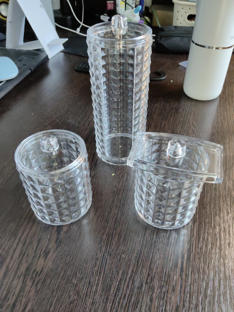 Пришел не комплект. Почему-то два стаканчика и квадратная крышка для органайзера ушных палочек, а его самого нет