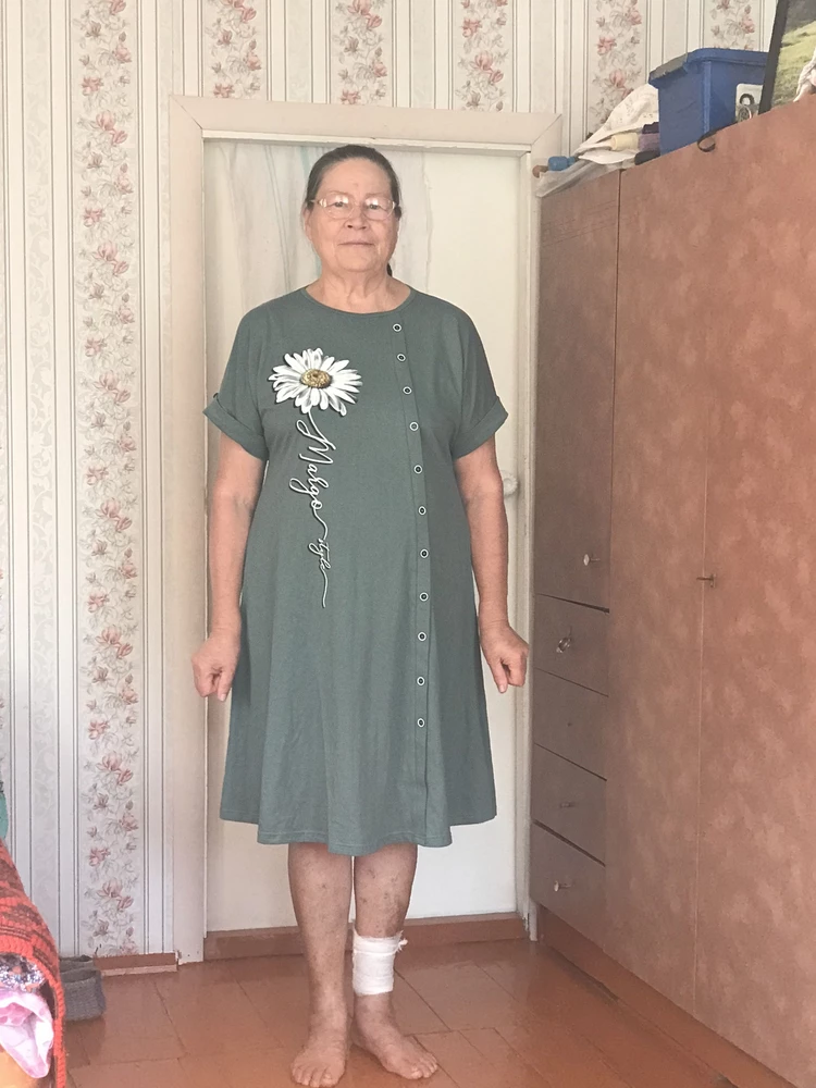 Хорошее платье, маме понравилось, длина и размер подходящие.