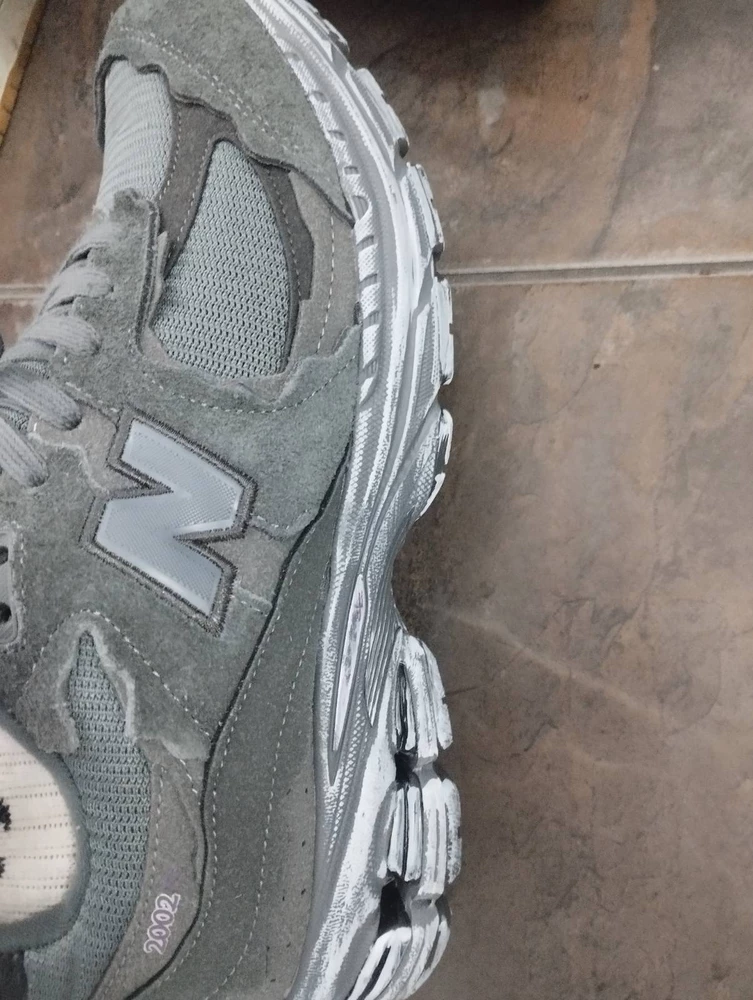 Пришли совсем другие. Цвет светлый серый. Подошва вообще другая. Возврат.