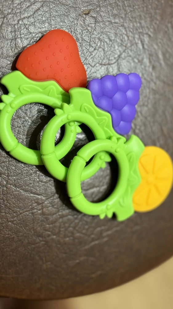 Ну что за милота! Брала на подарок и не прогадала! Цвета яркие, материал - пищевой силикон.